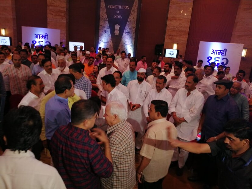 উদ্ধব ঠাকরে বলেন, 'আমাদের জোটে শক্তি কোনও ক্যামেরায় ধরা যাবে না৷ যদি আপনারা শিবসেনা না চেনেন, আমাদের রাস্তা পার করার চেষ্টা করেন, আমরা আপনাদের দেখিয়ে দেব, শিবসেনা কী জিনিস! আমরা এখানে জাস্ট ৫ বছরের জন্য আসিনি৷ মহারাষ্ট্র থেকে আমরা শুরু করেছি, এরপর এগিয়ে যাবো৷'