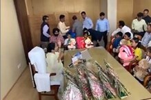শিশু দিবসে নবান্নে শিশুদের সঙ্গে খোশগল্পে মুখ্যমন্ত্রী, ভরিয়ে দিলেন উপহারে শিশু দিবসে নবান্নে শিশুদের সঙ্গে খোশগল্পে মুখ্যমন্ত্রী, ভরিয়ে দিলেন উপহারে
