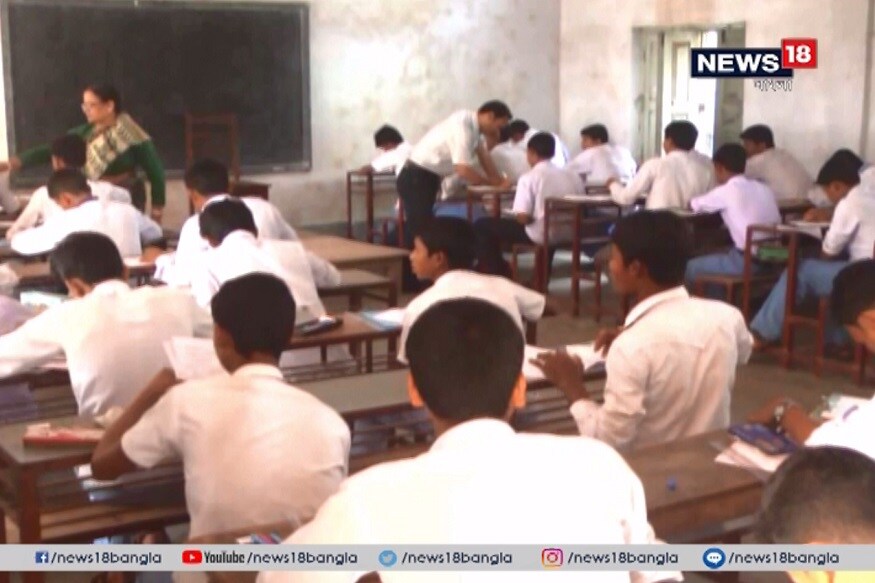 প্রত্যেক প্রার্থীকে দুটি করে লিখিত পরীক্ষা দিতে হবে একটি হবে PET বা প্রিলিমিনারি টেস্ট এবং অন্যটি হবে বিষয়ের উপর পরীক্ষা এই দুইয়ের ভিত্তিতেই স্কুল সার্ভিস কমিশন প্রকাশ করবে চাকরি প্রার্থীদের তালিকা। এবার থেকে থাকবে না আলাদা করে কোনো মেধা তালিকা। এসএসসির নিয়োগ নিয়ে কোন অভিযোগ থাকলে তা রাজ্য সরকারকে জানাতে হবে। সরকারের সিদ্ধান্তই যে কোন অভিযোগের ক্ষেত্রে চূড়ান্ত হবে। বিজ্ঞপ্তি প্রকাশ করে এমনই জানিয়েছে স্কুল শিক্ষা দফতর। প্রত্যেক প্রার্থীকে দুটি করে লিখিত পরীক্ষা দিতে হবে একটি হবে PET বা প্রিলিমিনারি টেস্ট এবং অন্যটি হবে বিষয়ের উপর পরীক্ষা এই দুইয়ের ভিত্তিতেই স্কুল সার্ভিস কমিশন প্রকাশ করবে চাকরি প্রার্থীদের তালিকা। এবার থেকে থাকবে না আলাদা করে কোনো মেধা তালিকা। এসএসসির নিয়োগ নিয়ে কোন অভিযোগ থাকলে তা রাজ্য সরকারকে জানাতে হবে। সরকারের সিদ্ধান্তই যে কোন অভিযোগের ক্ষেত্রে চূড়ান্ত হবে। বিজ্ঞপ্তি প্রকাশ করে এমনই জানিয়েছে স্কুল শিক্ষা দফতর।