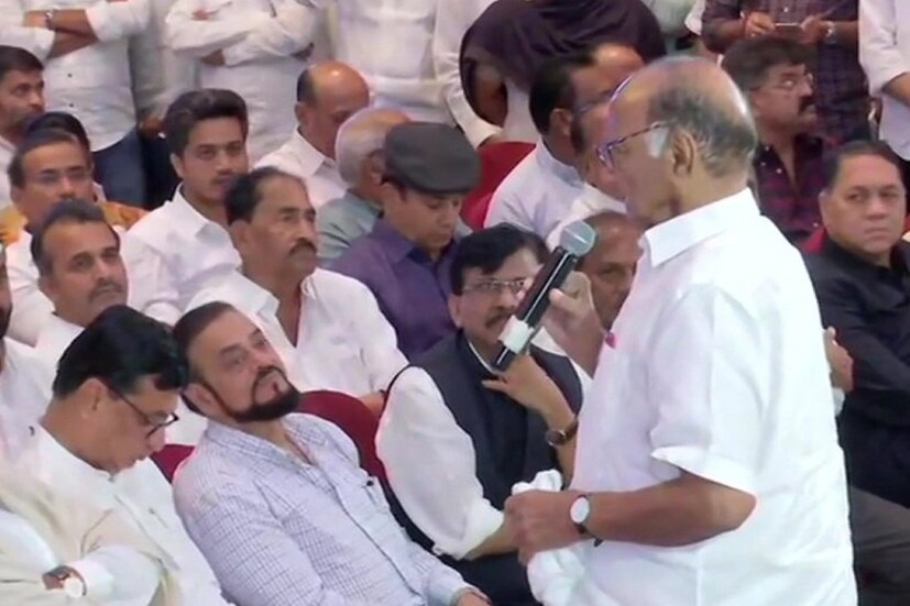তড়িঘড়ি দেবেন্দ্র ফড়বীশ ও অজিত পাওয়ারকে দিয়ে শপথবাক্য পাঠ করানোয় রাজ্যপাল ভগত্‍ সিং কোশিয়ারির নির্দেশের বিরুদ্ধে ও বিধানসভায় আস্থা ভোট চেয়ে সুপ্রিম কোর্টে আবেদন করেছে শিবসেনা, এনসিপি ও কংগ্রেস৷
