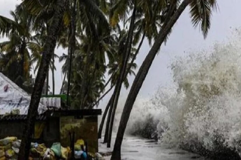 এরমধ্যেই ১২ ঘণ্টা প্রতি কিলোমিটারে উত্তর ও উত্তর পশ্চিমের দিকে প্রচন্ড গতিতে এগোচ্ছে বুলবুল৷