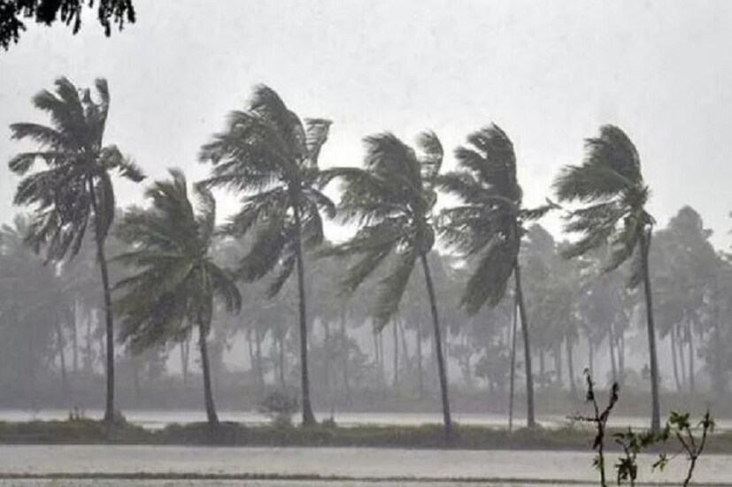 বুলবুলের প্রভাবে কলকাতা শহরেও ভারী থেকে অতি ভারী বৃষ্টি হবে বলেই জানিয়েছে আবহাওয়া দফতর৷ 