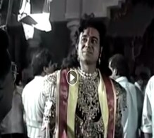 অর্জুন শ্রীকৃষ্ণকে জড়িয়ে ধরছেন, বহু বছর পরেও বারেবারে মন চঞ্চল করে শেষদিন ! অর্জুন শ্রীকৃষ্ণকে জড়িয়ে ধরছেন, বহু বছর পরেও বারেবারে মন চঞ্চল করে শেষদিন !