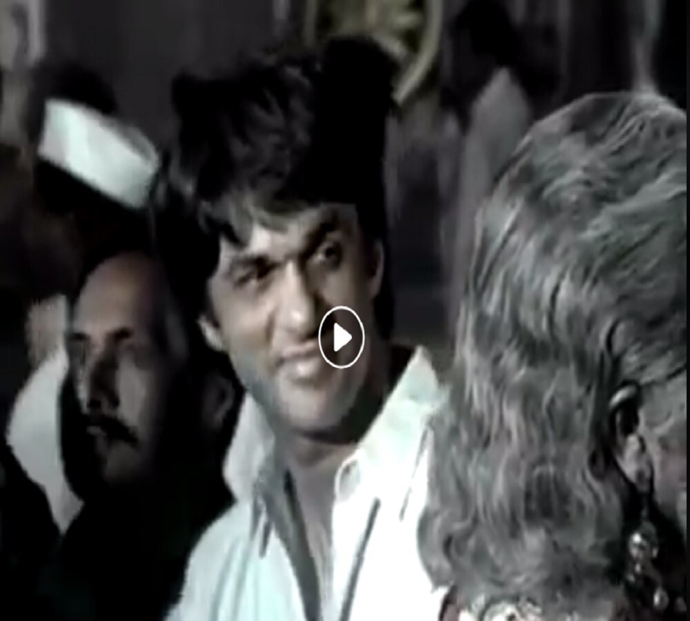 এই ধারাবাহিকের শেষ দিনের শ্যুটিং-এর দৃশ্যতে দেখতে পাওয়া গিয়েছে শ্রীকৃষ্ণকে জড়িয়ে ধরেছেন অর্জুন ৷ ছবি সৌজন্যে ফেসবুক ৷ এই ধারাবাহিকের শেষ দিনের শ্যুটিং-এর দৃশ্যতে দেখতে পাওয়া গিয়েছে শ্রীকৃষ্ণকে জড়িয়ে ধরেছেন অর্জুন ৷ ছবি সৌজন্যে ফেসবুক ৷