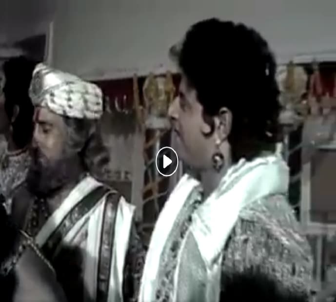 তাই রামায়ণ ও মহাভারত এই দুই মহাকাব্যের প্রবাব দেশবাসীর মনে বাড়াতেই রামানন্দ সাগর ও বিআর চোপড়া যথাক্রমে রামায়ণ ও মহাভারত ধারাবাহিক আকারে পেশ করেছিলেন সবারই কাছে ৷ ছবি সৌজন্যে ফেসবুক ৷