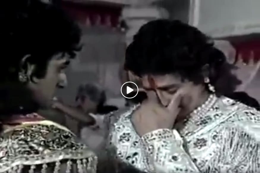 মহাভারতের দিনগুলি অত্যন্তই মনে পড়ে যায় ৷ যখনই স্মৃতির সরণি বেড়ে উটে আসে নানান ঘটনা ৷ ভারতীয়দের কাছে রামায়ণ ও মহাভারতের জনপ্রিয়তার কাছাকাছি কিছুই নেই ৷ মহাকাব্য না জানলে জীবন অসম্পূর্ণ বলেই মনে হয় ৷ ছবি সৌজন্যে ফেসবুক ৷ মহাভারতের দিনগুলি অত্যন্তই মনে পড়ে যায় ৷ যখনই স্মৃতির সরণি বেড়ে উটে আসে নানান ঘটনা ৷ ভারতীয়দের কাছে রামায়ণ ও মহাভারতের জনপ্রিয়তার কাছাকাছি কিছুই নেই ৷ মহাকাব্য না জানলে জীবন অসম্পূর্ণ বলেই মনে হয় ৷ ছবি সৌজন্যে ফেসবুক ৷