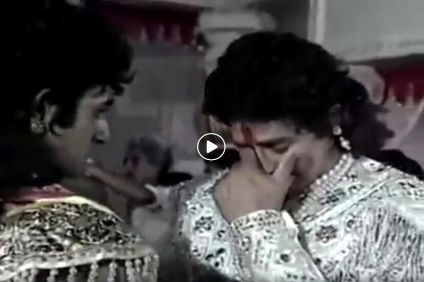 মহাভারতের দিনগুলি অত্যন্তই মনে পড়ে যায় ৷ যখনই স্মৃতির সরণি বেড়ে উটে আসে নানান ঘটনা ৷ ভারতীয়দের কাছে রামায়ণ ও মহাভারতের জনপ্রিয়তার কাছাকাছি কিছুই নেই ৷ মহাকাব্য না জানলে জীবন অসম্পূর্ণ বলেই মনে হয় ৷ ছবি সৌজন্যে ফেসবুক ৷