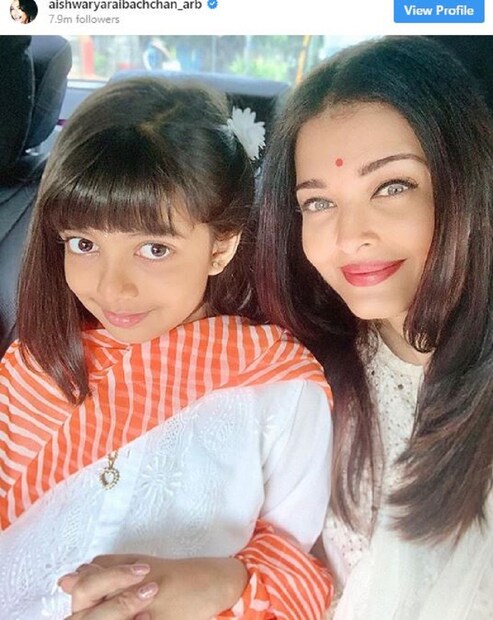 দশেরায় মায়ের সঙ্গে আরাধ্যা
