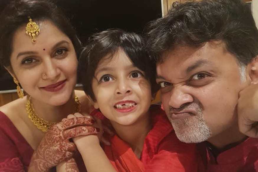 এবার বিয়ে পর্ব শেষ ৷ এখন কী তবে হানিমুনের পালা? গুঞ্জন ছিল নতুন বউ মিথিলাকে সঙ্গে নিয়ে গ্রিসে উড়ে যাবেন সৃজিত ৷ এবার বিয়ে পর্ব শেষ ৷ এখন কী তবে হানিমুনের পালা? গুঞ্জন ছিল নতুন বউ মিথিলাকে সঙ্গে নিয়ে গ্রিসে উড়ে যাবেন সৃজিত ৷