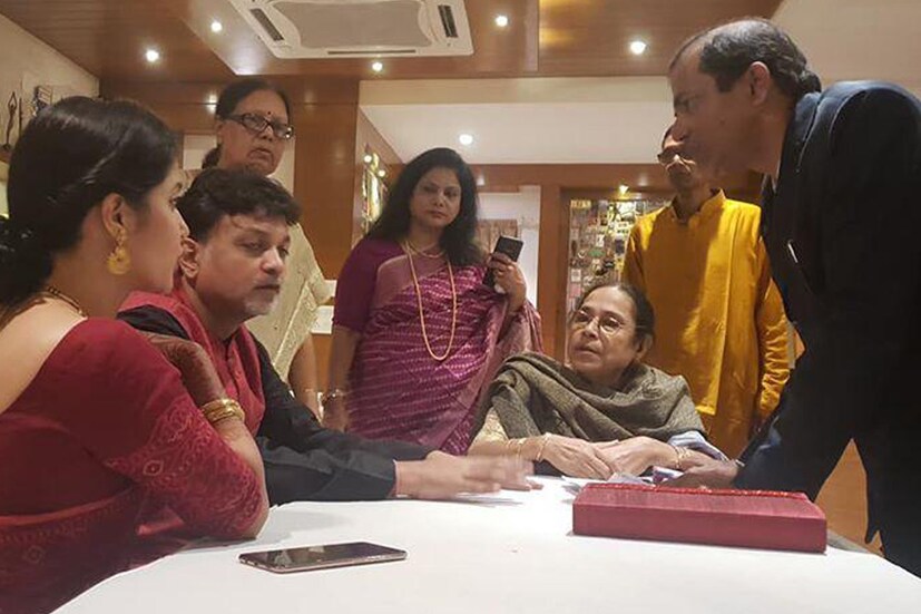 রুদ্রনীল ঘোষ, শ্রীজাত, ইন্দ্রাদীপ দাশগুপ্তকে দেখা গেল এই অনুষ্ঠানে।