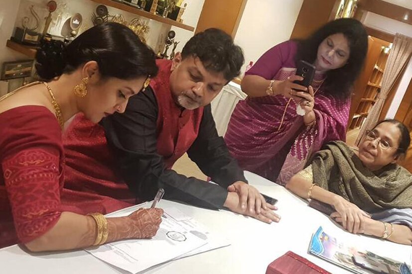  বিয়ের তারিখ অনেক দিন আগে থেকেই স্থির ছিল।
