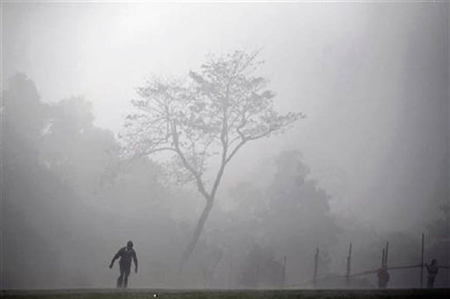 শুক্রবার থেকে আকাশ পরিষ্কার নামবে পারদ। রবিবারের মধ্যেই কলকাতার পারদ ১২ ডিগ্রি নীচে নামতে পারে বলে পূর্বাভাস আবহাওয়া দপ্তরের। বর্ষ শেষের আগেই আরও এক দফা জাঁকিয়ে শীতের পূর্বাভাস আবহাওয়া দফরের।উত্তরবঙ্গের জেলাগুলিতে শৈত্যপ্রবাহ বা শীতল দিনের পরিস্থিতি ফিরে আসতে পারে । প্রতীকী ছবি ৷ শুক্রবার থেকে আকাশ পরিষ্কার নামবে পারদ। রবিবারের মধ্যেই কলকাতার পারদ ১২ ডিগ্রি নীচে নামতে পারে বলে পূর্বাভাস আবহাওয়া দপ্তরের। বর্ষ শেষের আগেই আরও এক দফা জাঁকিয়ে শীতের পূর্বাভাস আবহাওয়া দফরের।উত্তরবঙ্গের জেলাগুলিতে শৈত্যপ্রবাহ বা শীতল দিনের পরিস্থিতি ফিরে আসতে পারে । প্রতীকী ছবি ৷