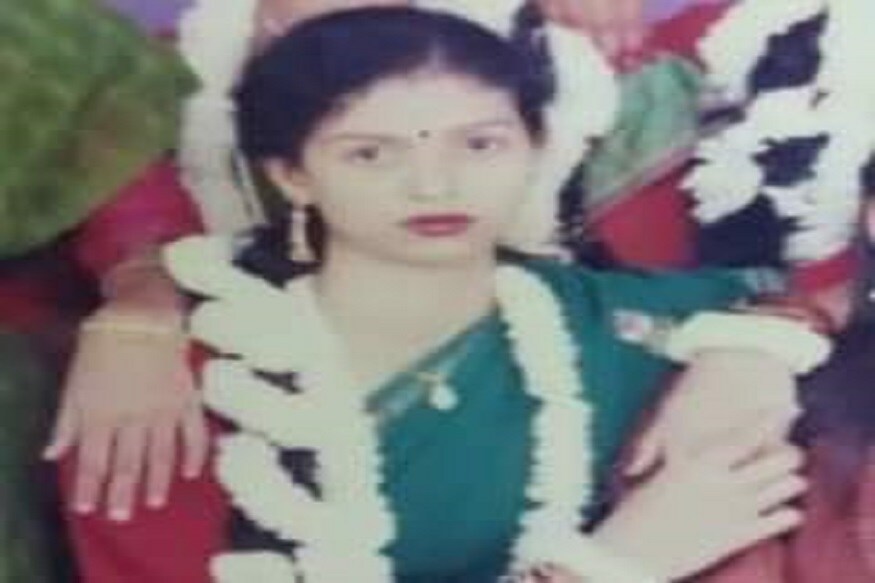 শেষ ডিসেম্বরে হাসিনের কিছু সোশ্যাল মিডিয়ায় পোস্ট কৌতুহল বাড়ায়। শেষ ডিসেম্বরে হাসিনের কিছু সোশ্যাল মিডিয়ায় পোস্ট কৌতুহল বাড়ায়।