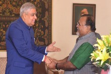 রাজ্যপাল-শিক্ষামন্ত্রীর আন্তরিক আলোচনায় বর্ষবিদায়, নতুন বছরের শুভেচ্ছাবার্তা