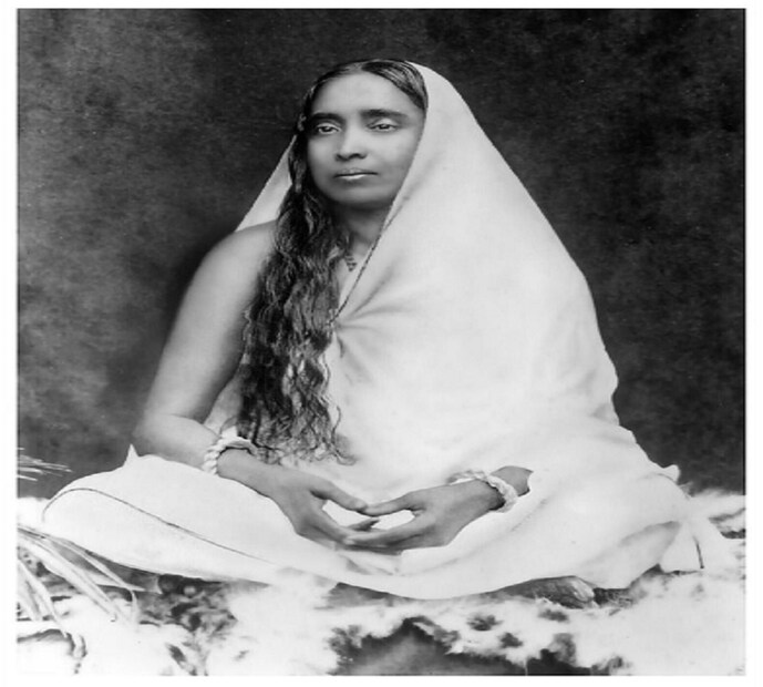 পুরাণে উল্লিখিত আছে সমুদ্রমন্থনের সময়ে যখন বিষ উঠেছিল সেই বিষ কন্ঠে ধারণ করে মহাদেব জীবনকূলতকে বাঁচিয়েছিলেন ৷ তেমনই মা নির্দেশ দিয়েছেন তাঁর সন্তানদের ৷ অন্যের খারাপগুলি খারাপ ভাবে না ধরে সেইগুলিকে ভালকরতে হবে নিজেকেই ৷ ছবি সংগৃহীত ৷