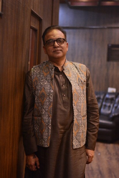 ১৭ তারিখ থেকে শুরু হচ্ছে ছবির শুটিং। মূলত কলকাতা ও তার আশেপাশেই হবে শুটিং। তবে অরিন্দম শীলের সিনেমায় আউটডোর থাকবে না সেরকম খুব কম ক্ষেত্রেই হয়। এবারও তার ব্যতিক্রম হবে না। মিতিন মাসির পর অরিন্দম শীলের নতুন কাজ নিয়ে আগ্রহ যে বাড়বে তাতে কোনও সন্দেহ নেই।