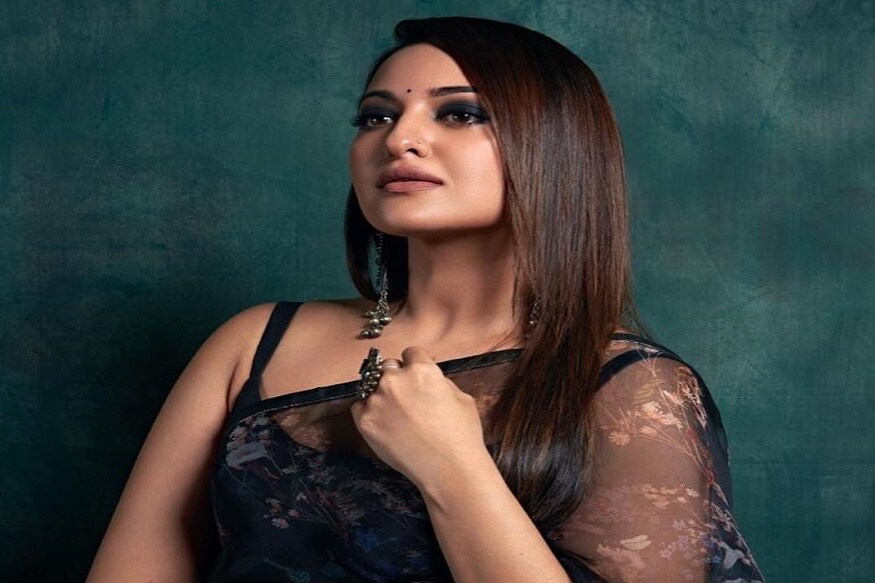 সলমান খান আর সোনাক্ষি সিনহা মানেই একটাই নাম মনে আসে, হুর হুর দাবাং দাবাং। দাবাং-এর দুটি পার্টের পর মুক্তি পাবে দাবাং থ্রি। আগের মতোই এই পার্টেও সলমানের বিপরীতে দেখা যাবে রজ্জো ওরফে সোনাক্ষিকে।photo source Instagram সলমান খান আর সোনাক্ষি সিনহা মানেই একটাই নাম মনে আসে, হুর হুর দাবাং দাবাং। দাবাং-এর দুটি পার্টের পর মুক্তি পাবে দাবাং থ্রি। আগের মতোই এই পার্টেও সলমানের বিপরীতে দেখা যাবে রজ্জো ওরফে সোনাক্ষিকে।photo source Instagram