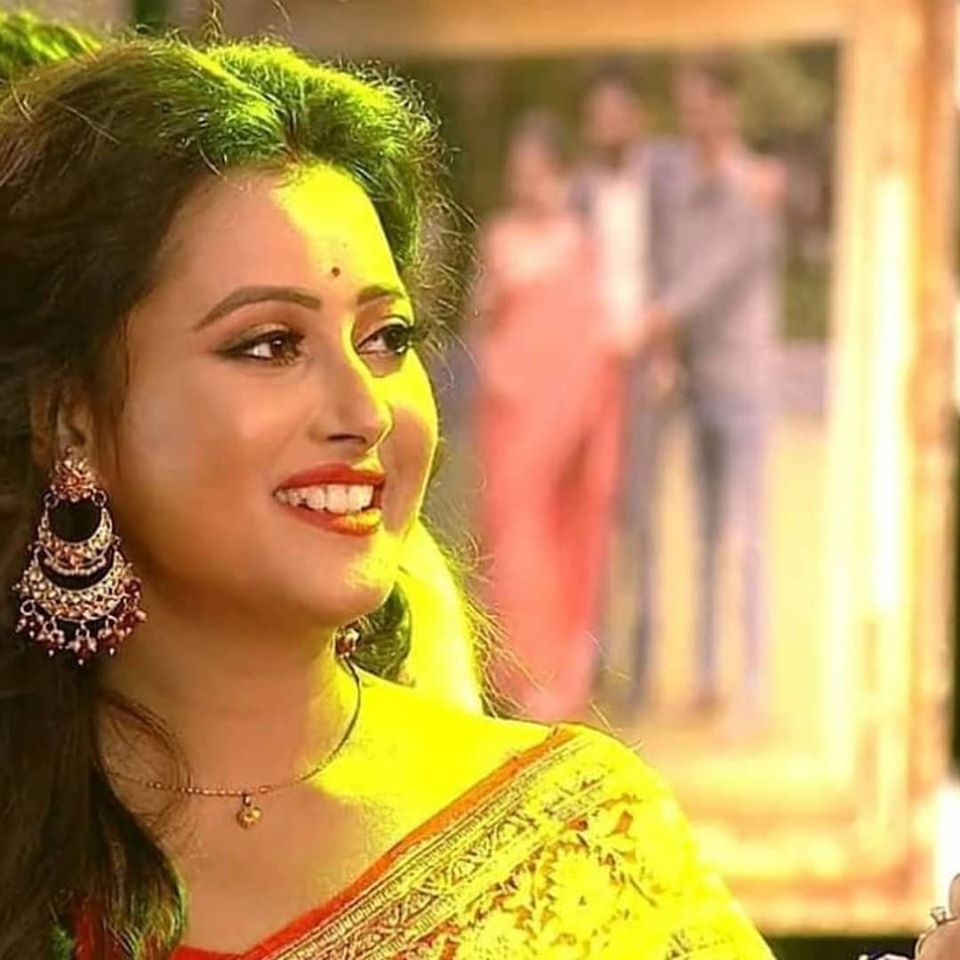 নিরন্তর প্রয়াস ও নিটোল কাহিনিবিন্যাস, দক্ষ নির্দেশনা ৷ এই সব মিলিয়েই সৃষ্টি হয়েছে এক সফল কাহিনি কে আপন কে পর ৷ ছবি সৌজন্যে পল্লবী শর্মার ফেসবুক পেজ ৷ নিরন্তর প্রয়াস ও নিটোল কাহিনিবিন্যাস, দক্ষ নির্দেশনা ৷ এই সব মিলিয়েই সৃষ্টি হয়েছে এক সফল কাহিনি কে আপন কে পর ৷ ছবি সৌজন্যে পল্লবী শর্মার ফেসবুক পেজ ৷