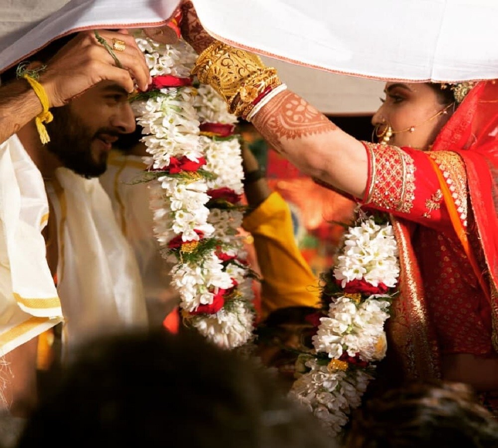 লুকোচুরি, নিয়তি থেকে শুরু করে একের পর এক জনপ্রিয় দারাবাহিকে অভিনয় করার সুবাদে আজকের অন্যতম পরিচিত নাম হয়ে উঠেছেন প্রিয়ম ৷ ছবি সৌজন্যে প্রিয়মের ফেসবুক পেজ ৷ লুকোচুরি, নিয়তি থেকে শুরু করে একের পর এক জনপ্রিয় দারাবাহিকে অভিনয় করার সুবাদে আজকের অন্যতম পরিচিত নাম হয়ে উঠেছেন প্রিয়ম ৷ ছবি সৌজন্যে প্রিয়মের ফেসবুক পেজ ৷