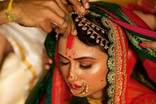 সিঁথিতে স্বামীর পরিয়ে দেওয়া সিঁদুর, নতুন জীবনে টলিপাড়ার জনপ্রিয় অভিনেত্রী