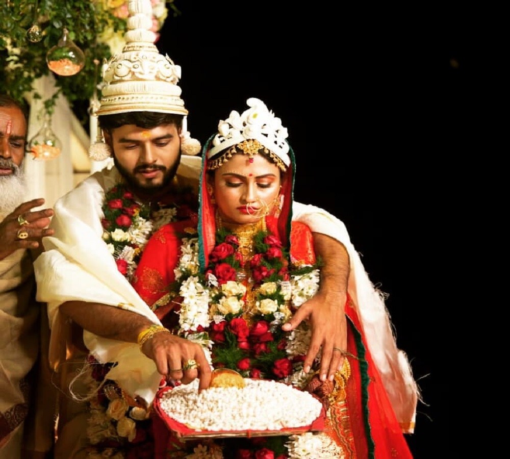 প্রিয়ম নিজেই শেয়ার করেছেন তাঁদের বিয়ের কিছুই বিশেষ মুহূর্তের ছবি সোশ্যাল মিডিয়ায় ৷ ছবি সৌজন্যে প্রিয়মের ফেসবুক পেজ ৷ প্রিয়ম নিজেই শেয়ার করেছেন তাঁদের বিয়ের কিছুই বিশেষ মুহূর্তের ছবি সোশ্যাল মিডিয়ায় ৷ ছবি সৌজন্যে প্রিয়মের ফেসবুক পেজ ৷
