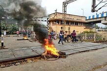 পুড়ে গেছে স্টেশনের টিকিট কাউন্টার, টিকিট ছাড়াই যাতায়াতে বাধ্য নিত্যযাত্রীরা পুড়ে গেছে স্টেশনের টিকিট কাউন্টার, টিকিট ছাড়াই যাতায়াতে বাধ্য নিত্যযাত্রীরা