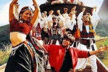 লাস্যময়ী আবেদন, শরীরি হিন্দোল...ফের একবার 'ছইয়া ছইয়া' গানে মঞ্চে তুফান মালাইকার
