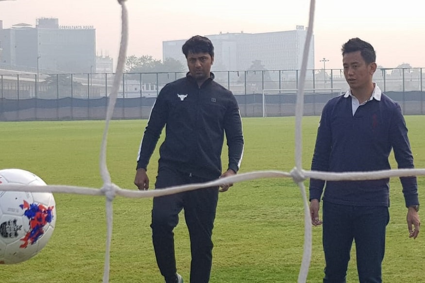 ধ্রুব বন্দ্যোপাধ্যায়ের পরিচালনায় ক্রীড়াসাংবাদিক দুলাল দে-র চিত্রনাট্যে ভারতীয় ফুটবলের জনক নগেন্দ্রপ্রসাদ সর্বাধিকারীর বায়োপিক ‘গোলন্দাজ’-এ নামভূমিকায় অভিনয় করছেন দেব। Photo- Paradip Ghosh ধ্রুব বন্দ্যোপাধ্যায়ের পরিচালনায় ক্রীড়াসাংবাদিক দুলাল দে-র চিত্রনাট্যে ভারতীয় ফুটবলের জনক নগেন্দ্রপ্রসাদ সর্বাধিকারীর বায়োপিক ‘গোলন্দাজ’-এ নামভূমিকায় অভিনয় করছেন দেব। Photo- Paradip Ghosh