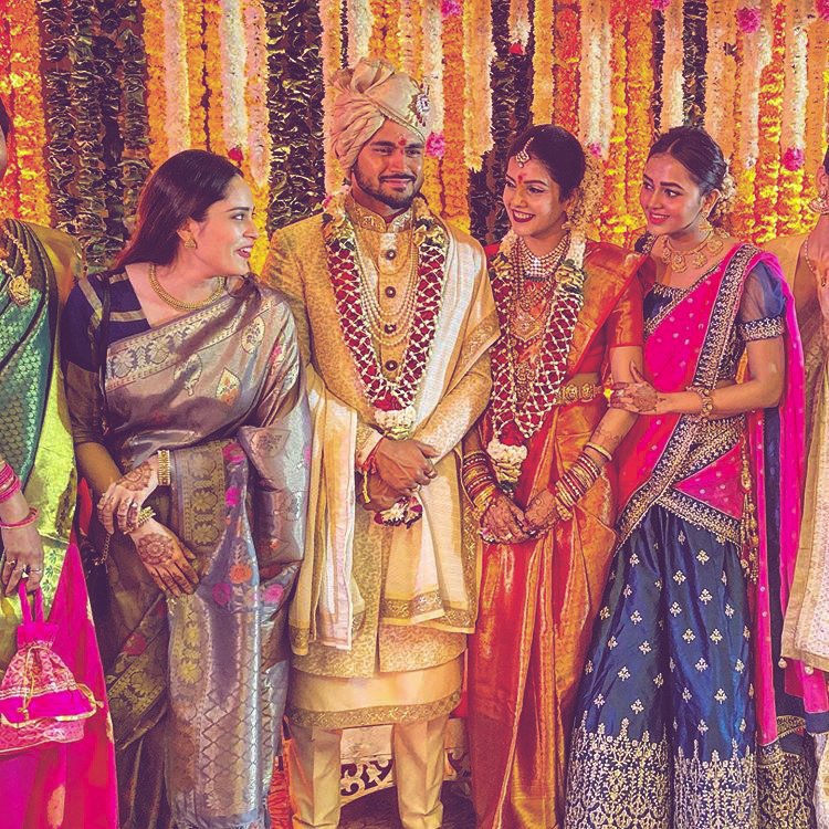 রবিবারই সৈয়দ মুস্তাক আলি ট্রফিতে নাটকীয়ভাবে ১ রানে জেতে কর্ণাটক ৷ আর তারপর দিনই তামিল অভিনেত্রী আশ্রিতার সঙ্গে বিবাহবন্ধনে আবদ্ধ হলেন মণীশ ৷ রবিবারই সৈয়দ মুস্তাক আলি ট্রফিতে নাটকীয়ভাবে ১ রানে জেতে কর্ণাটক ৷ আর তারপর দিনই তামিল অভিনেত্রী আশ্রিতার সঙ্গে বিবাহবন্ধনে আবদ্ধ হলেন মণীশ ৷