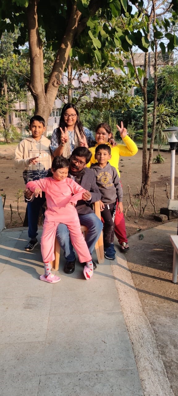হেমন্ত সোরেন ঝাড়খন্ড মুক্তি মোর্চার অধ্যক্ষ ৷ বাবা শিবু সোরেন পদাঙ্ক অনুসরণ করেই তিনিও মুখ্যমন্ত্রী পদে ছিলেন ৷ ২০১৩ সালে হেমন্ত সোরেন আরজেডি, কংগ্রেস ও নির্দল নিয়ে সরকার গড়েছিলেন ৷ ২০১৪ অবধি পঞ্চম মুখ্যমন্ত্রী হিসেবে পদে আসীন ছিলেন তিনি ৷ ১৯৭৫ সালে জন্মেছেন হেমন্ত সোরেন ৷ রাজনীতির পোড় খাওয়া আঙিনায় নিজের বুদ্ধিতে স্বচ্ছন্দ বিচরণ করেন শিবু সোরেনের পুত্র হেমন্ত সোরেন ৷ হেমন্ত সোরেন ঝাড়খন্ড মুক্তি মোর্চার অধ্যক্ষ ৷ বাবা শিবু সোরেন পদাঙ্ক অনুসরণ করেই তিনিও মুখ্যমন্ত্রী পদে ছিলেন ৷ ২০১৩ সালে হেমন্ত সোরেন আরজেডি, কংগ্রেস ও নির্দল নিয়ে সরকার গড়েছিলেন ৷ ২০১৪ অবধি পঞ্চম মুখ্যমন্ত্রী হিসেবে পদে আসীন ছিলেন তিনি ৷ ১৯৭৫ সালে জন্মেছেন হেমন্ত সোরেন ৷ রাজনীতির পোড় খাওয়া আঙিনায় নিজের বুদ্ধিতে স্বচ্ছন্দ বিচরণ করেন শিবু সোরেনের পুত্র হেমন্ত সোরেন ৷