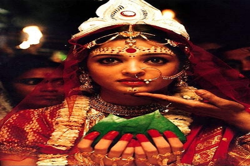 হিন্দু শাস্ত্রমতে বিশ্বাস করা হয়, ফুলসয্যার রাতে ভুলেও শাখা-পলা খুলবেন না... তাহলে জীবন দাম্পত্য জীবন কখনও সুখের হয় না! কিন্তু কেন এমনটা বিশ্বাস করা হয় ? পড়ুন-- হিন্দু শাস্ত্রমতে বিশ্বাস করা হয়, ফুলসয্যার রাতে ভুলেও শাখা-পলা খুলবেন না... তাহলে জীবন দাম্পত্য জীবন কখনও সুখের হয় না! কিন্তু কেন এমনটা বিশ্বাস করা হয় ? পড়ুন--