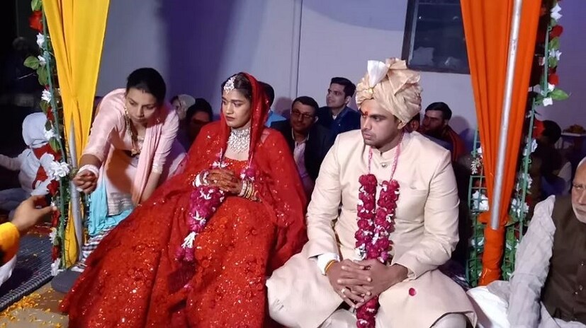 দুই কুস্তিগিরের বিয়েতে হাজির ছিলেন ক্রীড়া দুনিয়ার বহু তারকা ৷ 