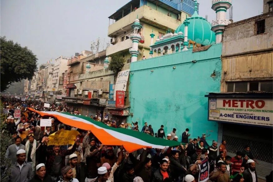 বেলা গড়াতেই উত্তেজনা তৈরি হয় জামিয়া মিলিয়া ইসলামিয়া বিশ্ববিদ্যালয়ের সাত নম্বর গেট লাগোয়া সীলমপুরে। পাঁচ হাজারের বেশি বিক্ষোভকারী জড়ো হয় বেলা গড়াতেই উত্তেজনা তৈরি হয় জামিয়া মিলিয়া ইসলামিয়া বিশ্ববিদ্যালয়ের সাত নম্বর গেট লাগোয়া সীলমপুরে। পাঁচ হাজারের বেশি বিক্ষোভকারী জড়ো হয়