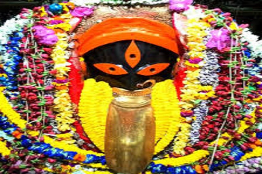 সতীর পীঠের অন্যতম পীঠ কালীঘাট ৷ দিনে হাজার হাজার ভক্তসমাগম হয়ে থাকে ৷ সেখানে যে যার মত করে সমস্যা নিয়ে মায়ের দরজায় আসেন ৷ সতীর পীঠের অন্যতম পীঠ কালীঘাট ৷ দিনে হাজার হাজার ভক্তসমাগম হয়ে থাকে ৷ সেখানে যে যার মত করে সমস্যা নিয়ে মায়ের দরজায় আসেন ৷