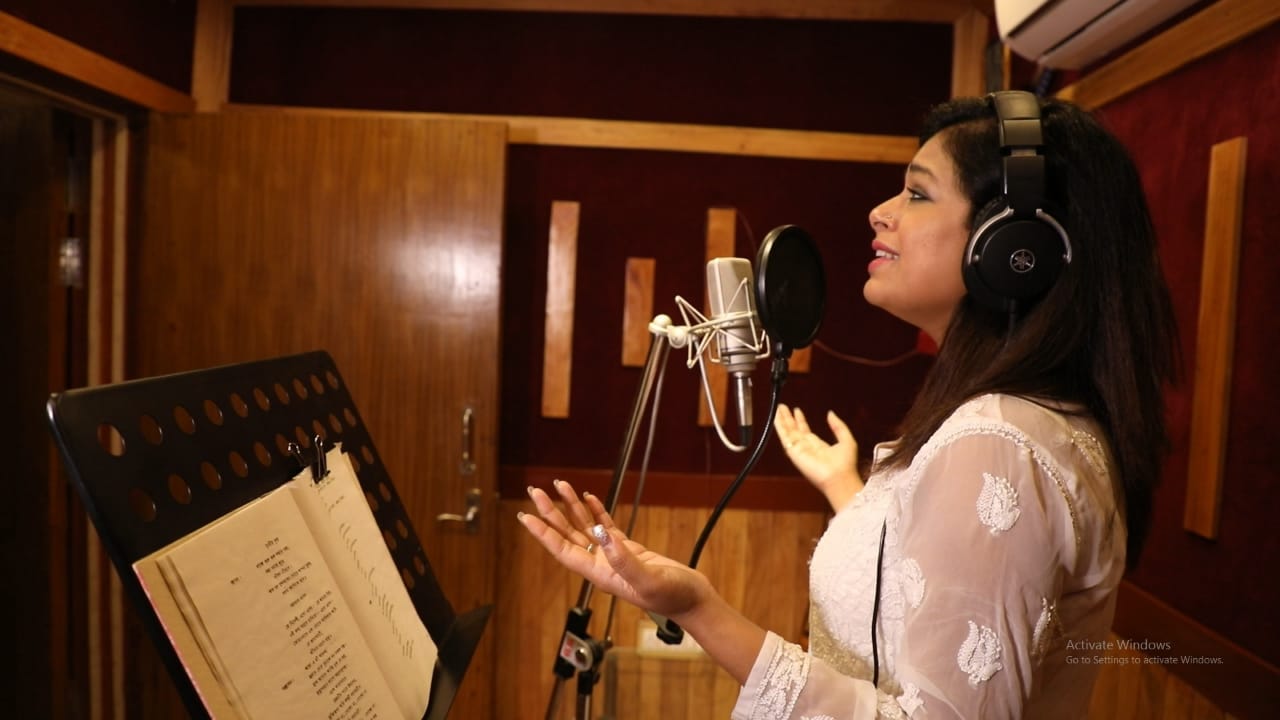 সঙ্গীত পরিচালক দেবজিত রায় এই বিশেষ আ্যলবামের জন্য মিউজিক আ্যরেঞ্জ করেছেন। “বজ্রাসেন এর চরিত্র করতে পারাটা আমার কাছে দারুন চ্যালেঞ্জিং। গোটা বিষয়টিকে আরও জীবন্ত করে তোলার জন্য কিছু কিছু ক্ষেত্রে দারুন অভিনয়ও করতে হয়েছে।’’,জানালেন সাহেব চট্টোপাধ্যায়। সঙ্গীত পরিচালক দেবজিত রায় এই বিশেষ আ্যলবামের জন্য মিউজিক আ্যরেঞ্জ করেছেন। “বজ্রাসেন এর চরিত্র করতে পারাটা আমার কাছে দারুন চ্যালেঞ্জিং। গোটা বিষয়টিকে আরও জীবন্ত করে তোলার জন্য কিছু কিছু ক্ষেত্রে দারুন অভিনয়ও করতে হয়েছে।’’,জানালেন সাহেব চট্টোপাধ্যায়।