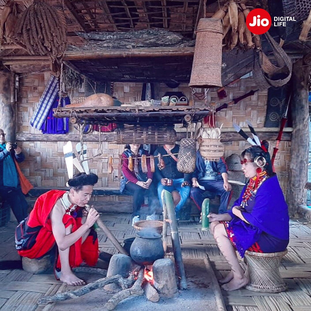 নজর কাড়া হস্তশিল্প দিয়ে সেজে ওঠে এই হর্নবিল ফেস্টিভ্যালের মেলা ৷ দেশ-বিদেশ থেকে এই সময় বহু মানুষ আসেন এই উৎসবে অংশ নিতে ৷ নজর কাড়া হস্তশিল্প দিয়ে সেজে ওঠে এই হর্নবিল ফেস্টিভ্যালের মেলা ৷ দেশ-বিদেশ থেকে এই সময় বহু মানুষ আসেন এই উৎসবে অংশ নিতে ৷