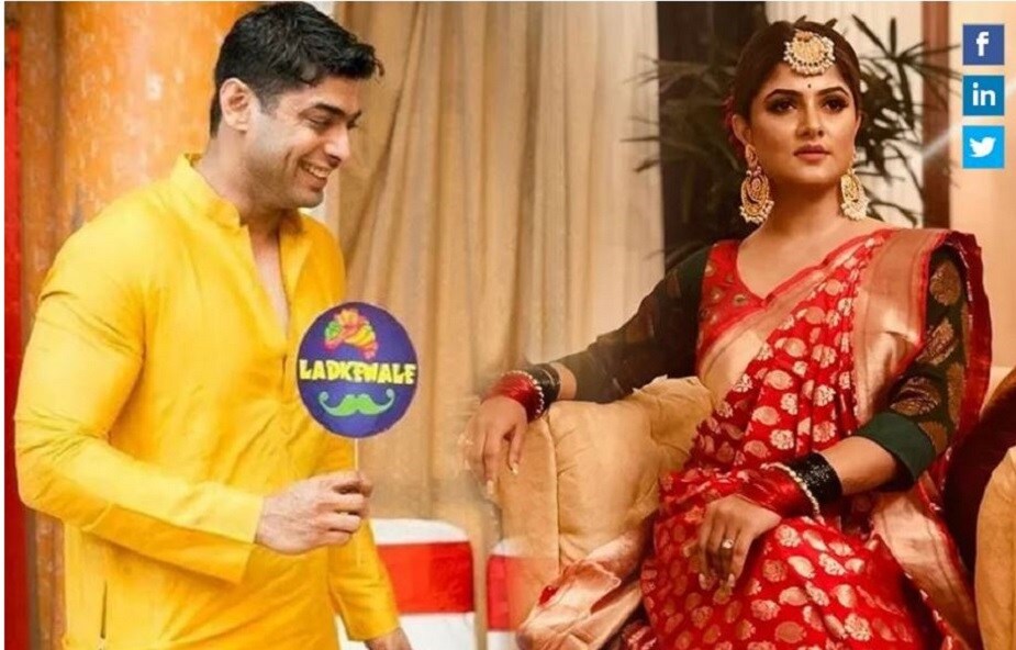 কয়েকমাস আগে অমৃতসরে এক্কেবারে চুপিসারে রোশন সিংয়ের সঙ্গে বিয়ে সেরেছেন শ্রাবন্তী ৷ বেশ কয়েকবছর আগে জামাইবাবুর মাধ্যমেই রোশনের সঙ্গে যোগাযোগ হয় সুন্দরীর। তখন সবে তাঁর দ্বিতীয় স্বামী কৃষ্ণণ ভিরাজের সঙ্গে বিচ্ছেদ হয়েছে... মন খারাপ... ধীরে ধীরে রোশনের সঙ্গে প্রেমে জড়িয়ে পড়েন। কয়েকমাস আগে অমৃতসরে এক্কেবারে চুপিসারে রোশন সিংয়ের সঙ্গে বিয়ে সেরেছেন শ্রাবন্তী ৷ বেশ কয়েকবছর আগে জামাইবাবুর মাধ্যমেই রোশনের সঙ্গে যোগাযোগ হয় সুন্দরীর। তখন সবে তাঁর দ্বিতীয় স্বামী কৃষ্ণণ ভিরাজের সঙ্গে বিচ্ছেদ হয়েছে... মন খারাপ... ধীরে ধীরে রোশনের সঙ্গে প্রেমে জড়িয়ে পড়েন।