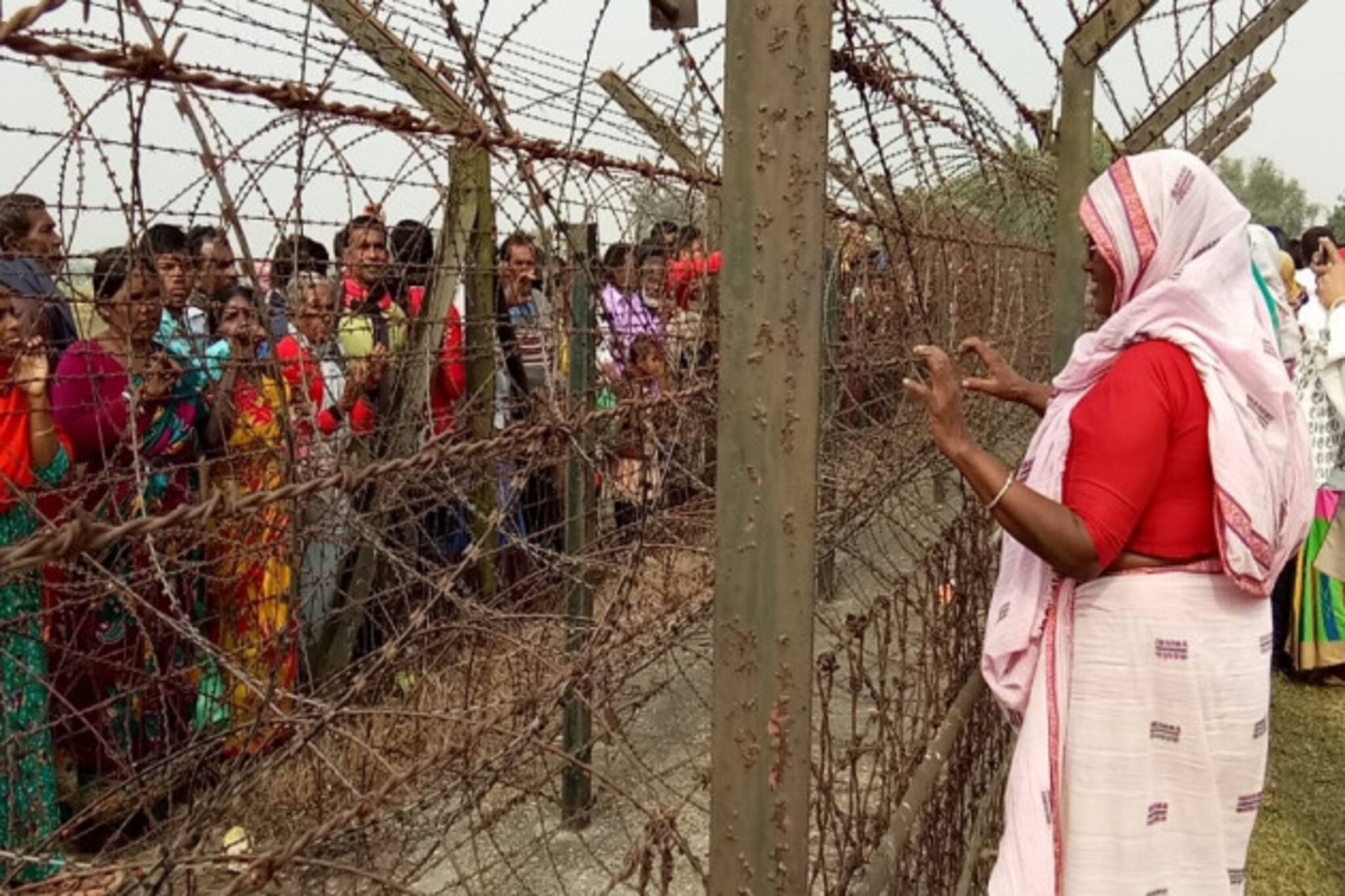 ভারত-বাংলাদেশ সীমান্তে অনুষ্ঠিত হল মিলন মেলা