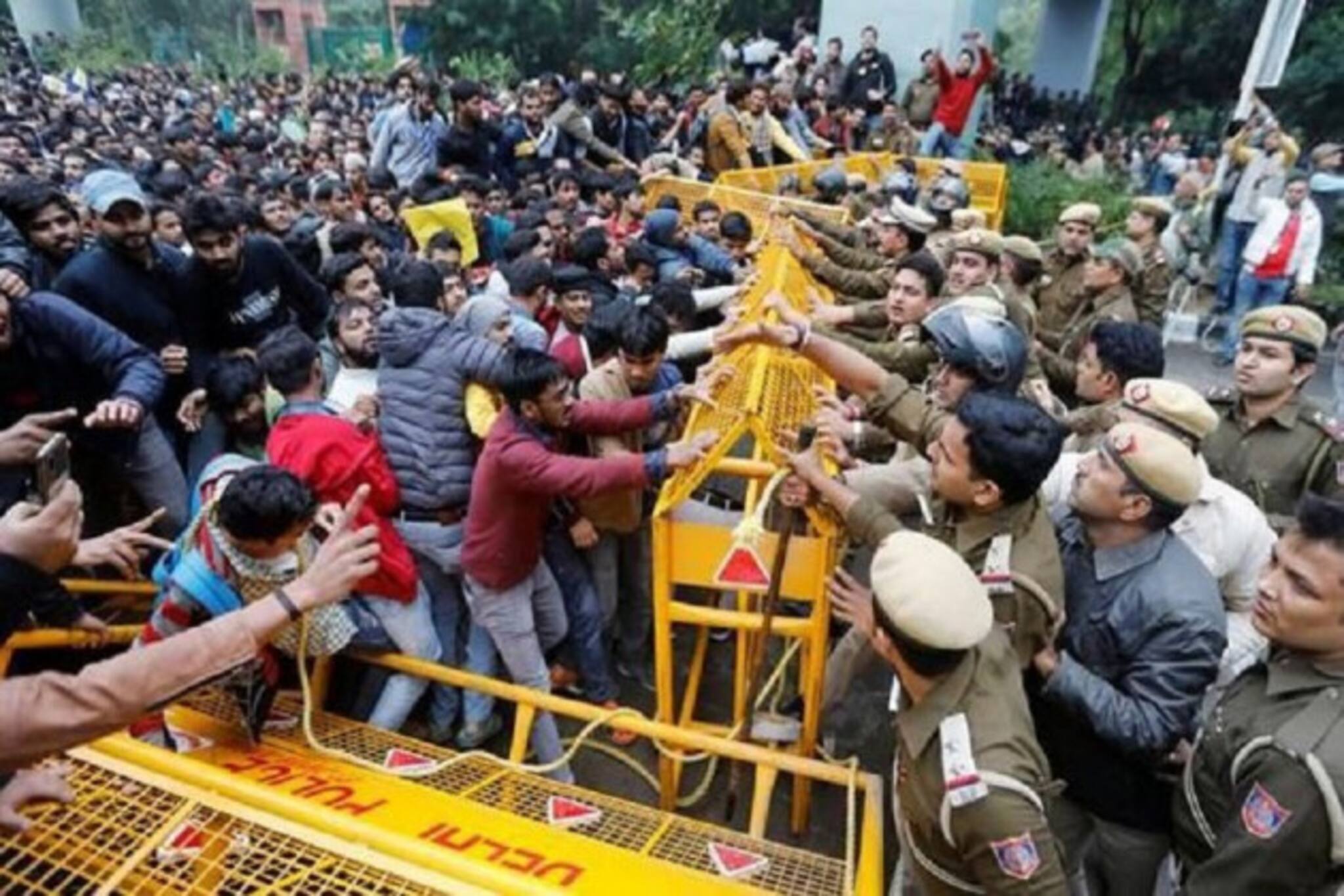 জামিয়াকাণ্ডে পড়ুয়াদের পাশে দাঁড়ানোর জের, সিরিয়াল থেকে বাদ গেলেন অভিনেতা