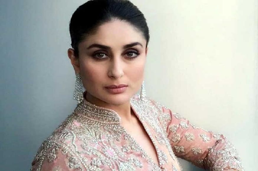 ট্যালেন্ট ও সৌন্দর্যের পারফেক্ট ব্যালান্স করিনা কাপুর ৷ মাতৃত্বের পরেও দাপটের সঙ্গে বলিউডে অভিনয় করে এক নতুন মাইলস্টোন তৈরি করেছেন তিনি ৷ তবে অনস্ক্রিন চুমুতে তার না ৷ এর জেরেই ২০১৩ সালে সত্যাগ্রহ ছবিতে অজয় দেবগণকে অনস্ক্রিন চুমুতে না করে দিয়েছিলেন ৷ সেখানে একটি রোমান্টিক গানের দৃশ্যে চুম্বনের প্রয়োজন ছিল যেটা করেননি করিনা ৷ Photo- File ট্যালেন্ট ও সৌন্দর্যের পারফেক্ট ব্যালান্স করিনা কাপুর ৷ মাতৃত্বের পরেও দাপটের সঙ্গে বলিউডে অভিনয় করে এক নতুন মাইলস্টোন তৈরি করেছেন তিনি ৷ তবে অনস্ক্রিন চুমুতে তার না ৷ এর জেরেই ২০১৩ সালে সত্যাগ্রহ ছবিতে অজয় দেবগণকে অনস্ক্রিন চুমুতে না করে দিয়েছিলেন ৷ সেখানে একটি রোমান্টিক গানের দৃশ্যে চুম্বনের প্রয়োজন ছিল যেটা করেননি করিনা ৷ Photo- File