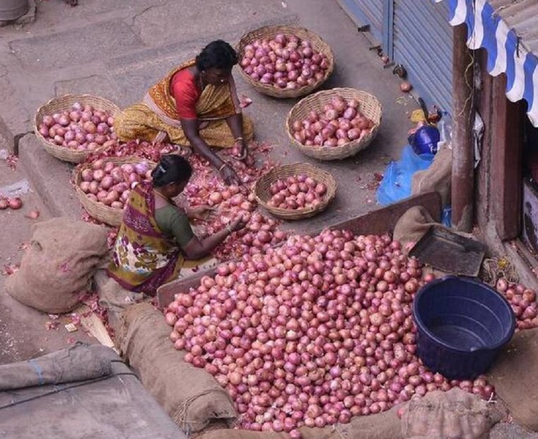 National Cooperative Consumers Federation of India Limited দেশজুড়ে তাদের স্টোর ও অফিস স্টোরে ২২ টাকা প্রতি কিলোগ্রামে বিক্রি করছে ৷ NCCF দিল্লিতে চার জায়গায় মাত্র ২২ টাকা প্রতি কিলোগ্রামে বিক্রি করছে ৷  