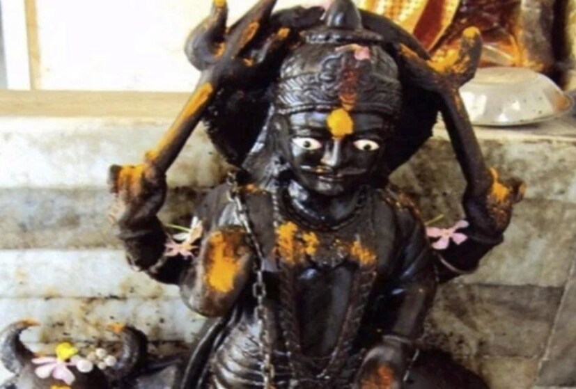 ২০২০ সালের শুরুতেই শনির সাড়ে সাতি ভুগতে চলেছে কয়েকটি রাশি৷ জেনে নিন সেই রাশিগুলি৷ ২০২০ সালের শুরুতে ২৪ জানুয়ারি শনি ঢুকছে মকর রাশিতে৷ একই সঙ্গে কুম্ভ রাশিতে শুরু হতে চলেছে শনির সাড়ে সাতি৷ অর্থাত্‍ এই রাশির জাতক-জাতিকাদের জীবনে শনির প্রভাব শুরু হবে৷   