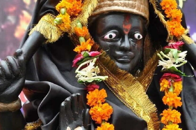 মকর রাশি  মকর রাশিতে আগে থেকেই শনির প্রভাব চলছে৷ ২০২০ সালেও শনি এই রাশিতে থাকবে৷ আগামী বছর মকর রাশির জাতক-জাতিকারা শনির সাড়ে সাতির দ্বিতীয় পর্যায়ে পড়বে৷ দাম্পত্য কলহ, পারিবারিক বিবাদের সম্মুখীন হতে পারেন এই রাশির জাতক-জাতিকারা৷
