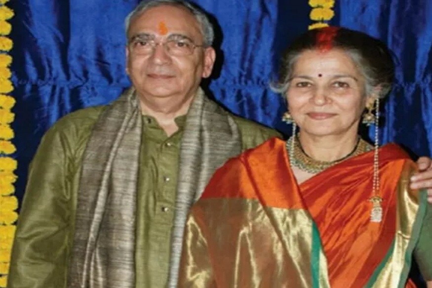 ছোট পর্দায় জনপ্রিয় ঠাকুমা সুহাসিনী মুলে অনেক ছবিও করেছেন ৷ তিনি ৬০ বছর বয়সে অতুল গুপ্তকে বিয়ে করেছেন ৷ তাঁদের পরিচয় হয়েছিল ফেসবুকে ৷ সুহাসিনীর প্রথম বিয়ে এটি তবে অতুল গুপ্ত সেই সময়ে বিবাহিত ছিলেন ৷ ক্যান্সারে আক্রান্ত হয়ে তাঁর স্ত্রী প্রয়াত হয়েছিলেন ৷ ২০১১ সালে তারা সাত পাকে বাঁধা পড়েন ৷ ছোট পর্দায় জনপ্রিয় ঠাকুমা সুহাসিনী মুলে অনেক ছবিও করেছেন ৷ তিনি ৬০ বছর বয়সে অতুল গুপ্তকে বিয়ে করেছেন ৷ তাঁদের পরিচয় হয়েছিল ফেসবুকে ৷ সুহাসিনীর প্রথম বিয়ে এটি তবে অতুল গুপ্ত সেই সময়ে বিবাহিত ছিলেন ৷ ক্যান্সারে আক্রান্ত হয়ে তাঁর স্ত্রী প্রয়াত হয়েছিলেন ৷ ২০১১ সালে তারা সাত পাকে বাঁধা পড়েন ৷