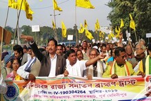 ‘বিভেদ নয়, শান্তি চাই,’ CAA বিরোধীতায় রাজপথে রাজ্যের পুরোহিতরা ‘বিভেদ নয়, শান্তি চাই,’ CAA বিরোধীতায় রাজপথে রাজ্যের পুরোহিতরা