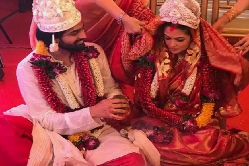 বলিউডের অভিনেত্রী রিয়া সেন ৩৬ মাসে বিয়ে করেছেন ৷ শুধুই তিনি নন এমন অনেক অভিনেত্রী আছেন যাঁরা বেশি বয়ে বিয়ে করেছেন ৷ সমাজের কাছে নজির তৈরি করেছেন ৷ বলিউডের অভিনেত্রী রিয়া সেন ৩৬ মাসে বিয়ে করেছেন ৷ শুধুই তিনি নন এমন অনেক অভিনেত্রী আছেন যাঁরা বেশি বয়ে বিয়ে করেছেন ৷ সমাজের কাছে নজির তৈরি করেছেন ৷