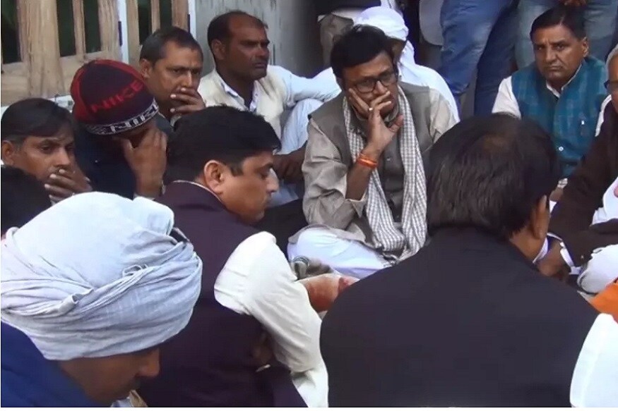 রাজস্থান বিধানসবার উপনেতা রাজেন্দ্র রাঠোর ও তারানগরের বিধায়ক নরেন্দ্র বুডানিয়া শহিদ পরিবারের প্রতি সমবেদনা জানিয়েছেন ৷ রাজস্থান বিধানসবার উপনেতা রাজেন্দ্র রাঠোর ও তারানগরের বিধায়ক নরেন্দ্র বুডানিয়া শহিদ পরিবারের প্রতি সমবেদনা জানিয়েছেন ৷