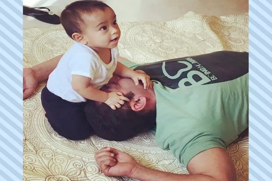 সলমন ও আহিলের এই ছবি সোশ্যাল মিডিয়ায় ভাইরাল হয়েছে নিমেষেই সেই ছবি চারদিকে ছড়িয়ে পড়েছে ৷ মামাকে পেলেই আঙিল খুশি ৷ ছবি সংগৃহীত ৷ সলমন ও আহিলের এই ছবি সোশ্যাল মিডিয়ায় ভাইরাল হয়েছে নিমেষেই সেই ছবি চারদিকে ছড়িয়ে পড়েছে ৷ মামাকে পেলেই আঙিল খুশি ৷ ছবি সংগৃহীত ৷