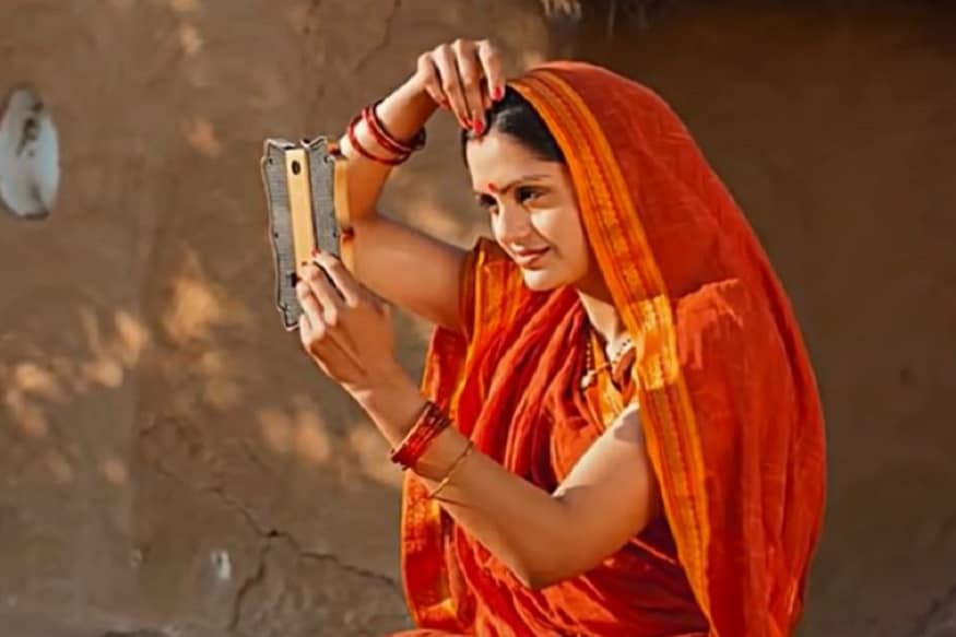 হিন্দু শাস্ত্র অনুযায়ি কখনই মাথার এককোণে সিঁদুর পরা উচিত নয় ৷ যখন মহিলারা এভাবে সিঁদুর ব্যবহার করেন তখন তাঁদের স্বামী তাঁদের থেকে দূরে চলে যান ৷ আসলে স্বামীর দীর্ঘজীবন কামনা করে সিঁদুর পরেন মহিলারা ৷ Photo- File হিন্দু শাস্ত্র অনুযায়ি কখনই মাথার এককোণে সিঁদুর পরা উচিত নয় ৷ যখন মহিলারা এভাবে সিঁদুর ব্যবহার করেন তখন তাঁদের স্বামী তাঁদের থেকে দূরে চলে যান ৷ আসলে স্বামীর দীর্ঘজীবন কামনা করে সিঁদুর পরেন মহিলারা ৷ Photo- File
