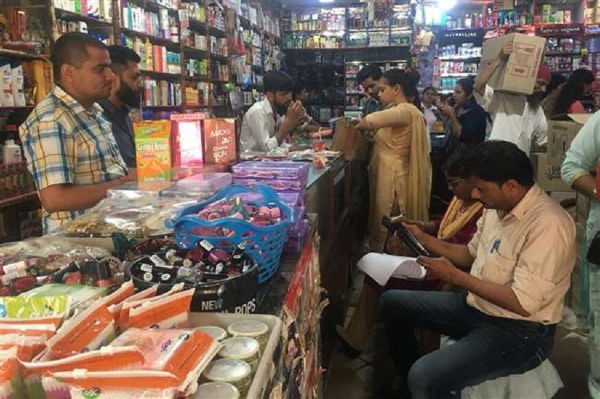 এই প্যাকেট খাবারের থেকে রেভিনিউ আসে প্রায় ৫০ শতাংশ ৷ এই সেক্টর এইবার আরও ১০ শতাংশ দাম বাড়তে পারে ৷ এমনকী ২০২১ সালে এই আর্থিক বৃদ্ধির পরিমাণ ১২ শতাংশ পর্যন্ত বাড়তে পারে ৷ প্রতীকী ছবি ৷ এই প্যাকেট খাবারের থেকে রেভিনিউ আসে প্রায় ৫০ শতাংশ ৷ এই সেক্টর এইবার আরও ১০ শতাংশ দাম বাড়তে পারে ৷ এমনকী ২০২১ সালে এই আর্থিক বৃদ্ধির পরিমাণ ১২ শতাংশ পর্যন্ত বাড়তে পারে ৷ প্রতীকী ছবি ৷